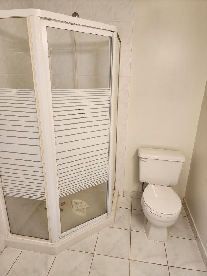 Economical Homestay Burnaby Eksteriør billede