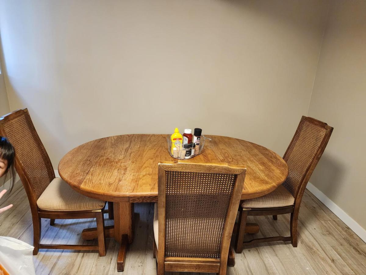 Economical Homestay Burnaby Eksteriør billede